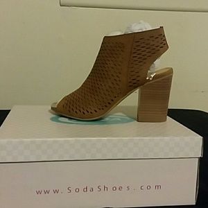 Woman's block heel sandals